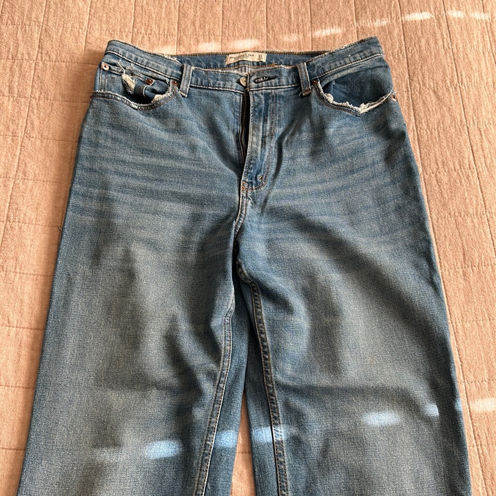 Abercrombie & Fitch - The Ankle Straight Ultra High Rise Jean